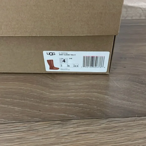 Ugg - classic fall boot in chestnut. Big kid size 4 (similar to women’s 6, imo) - Picture 6 of 6